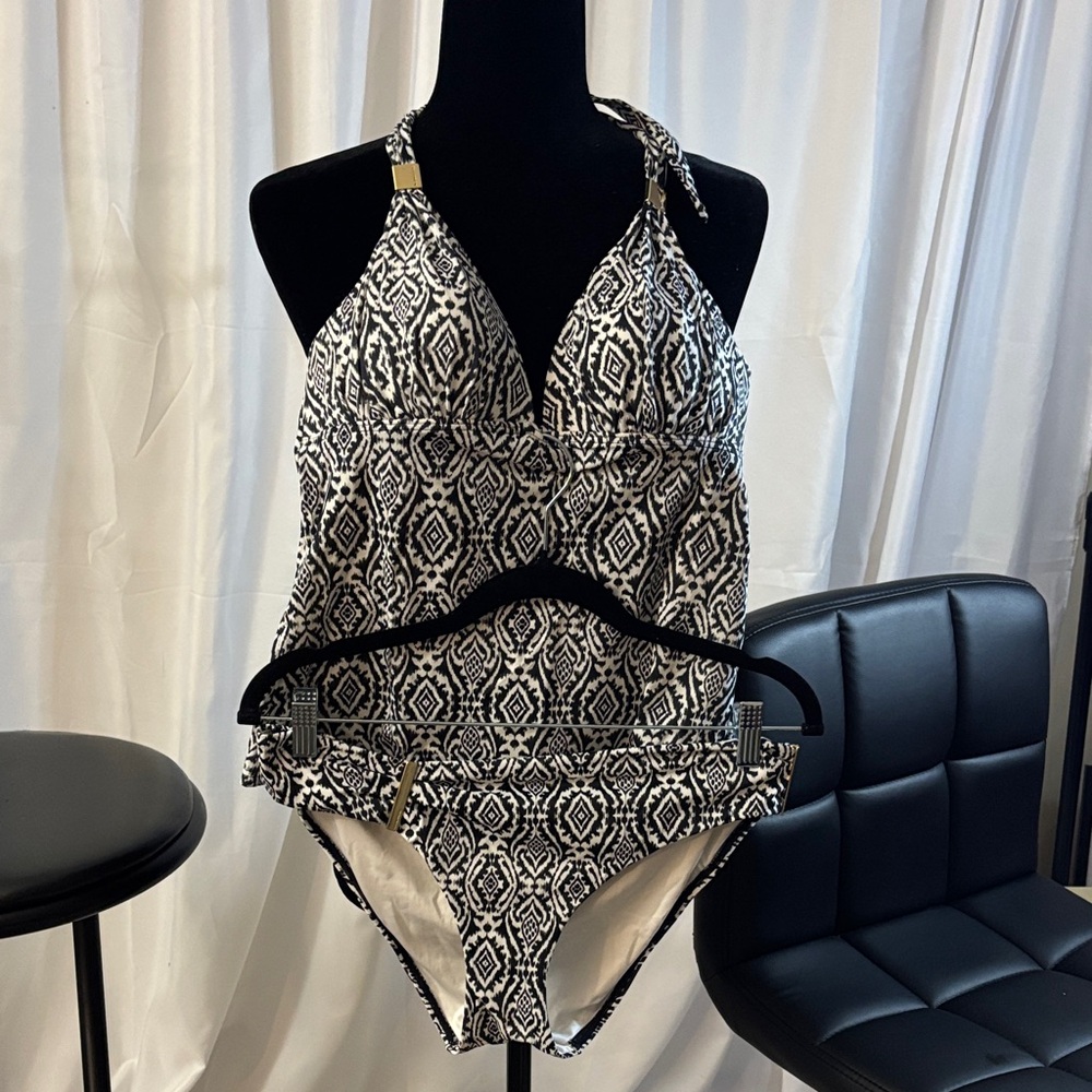 Victoria Secret Black and White Geometric Print Swimsuit
